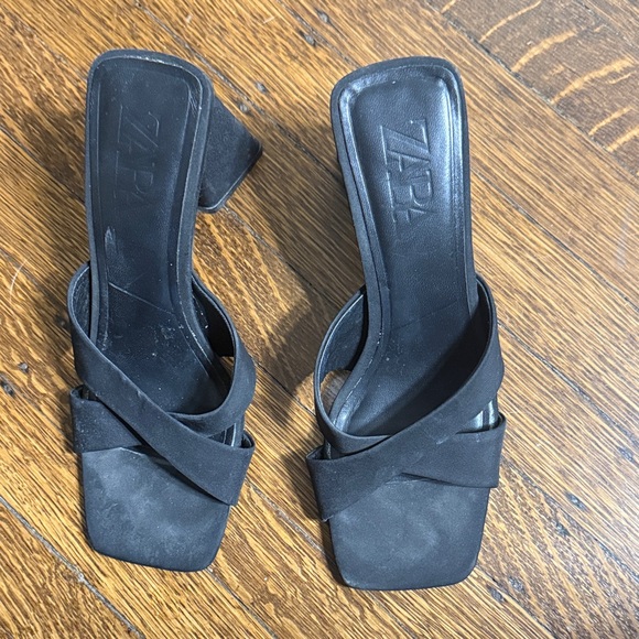 Zara Women's Elegant Black Sandals - Picture 2 of 3